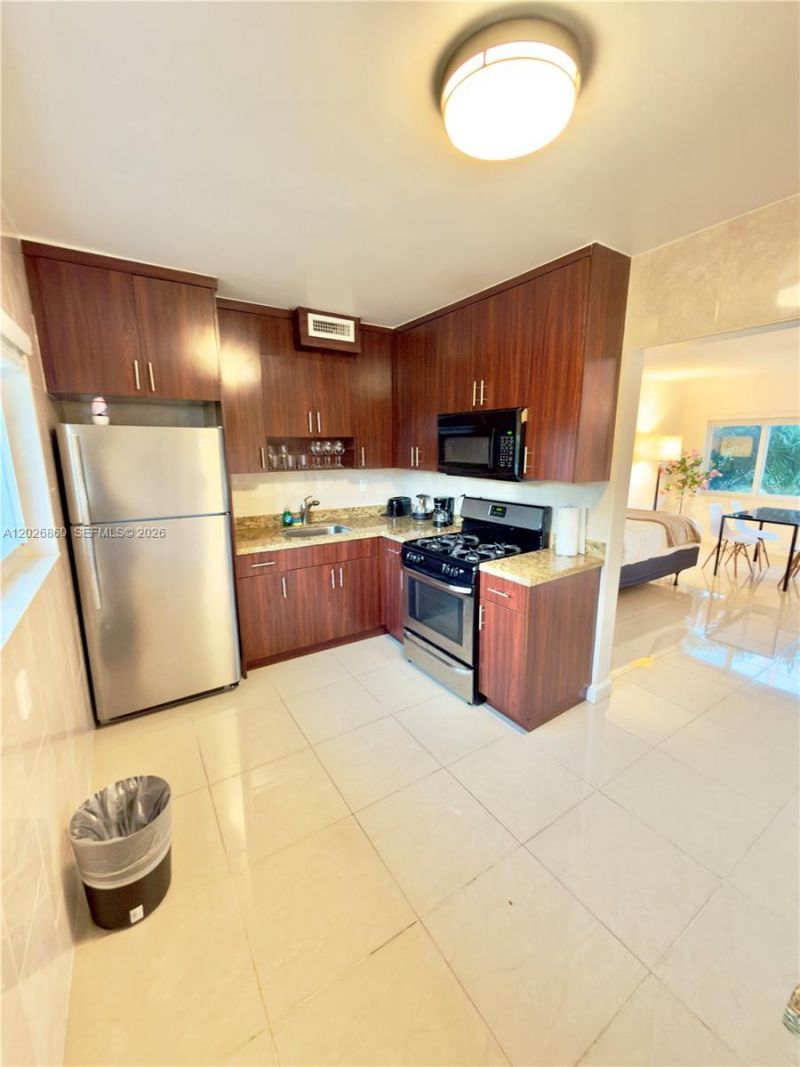 1043 94th St , Unit 4, Bay Harbor Islands, FL 33154 Photo