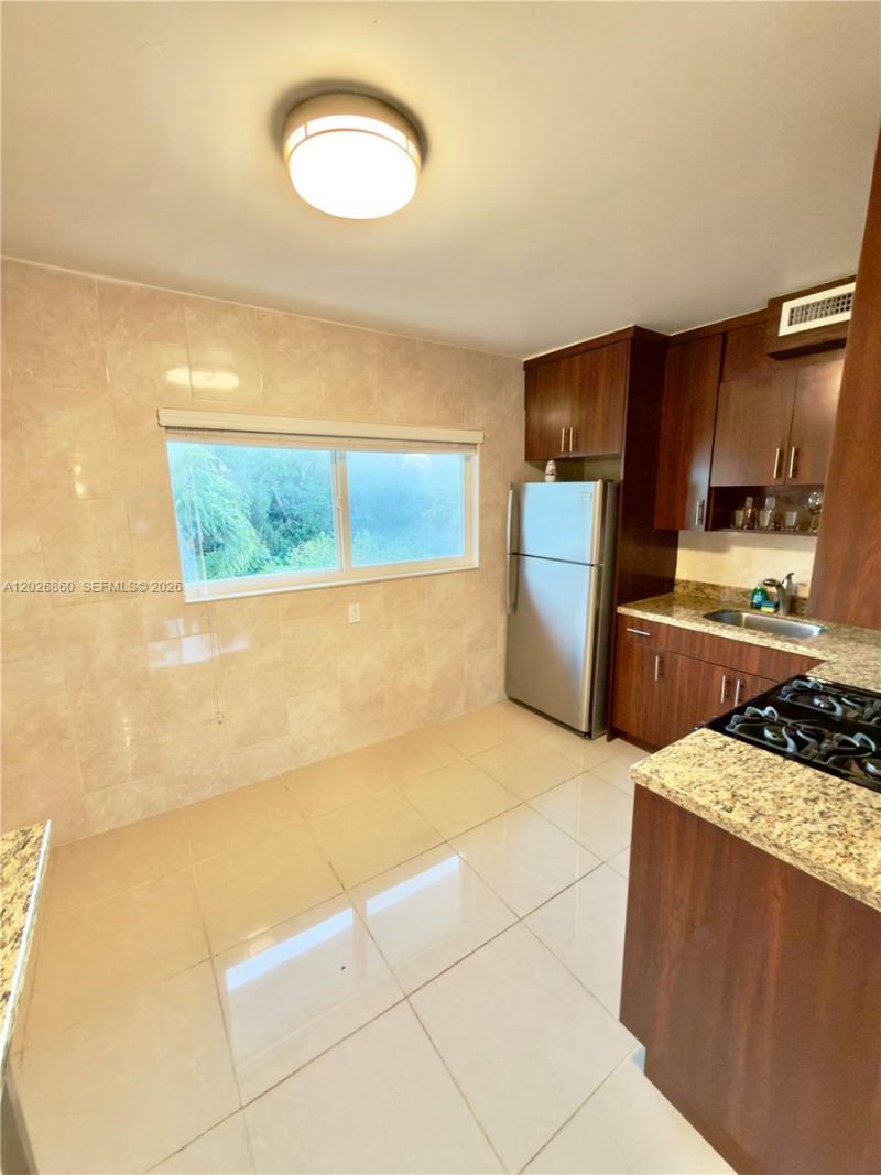 1043 94th St , Unit 4, Bay Harbor Islands, FL 33154 Photo