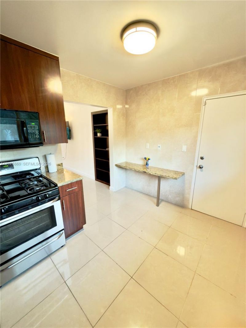 1043 94th St , Unit 4, Bay Harbor Islands, FL 33154 Photo