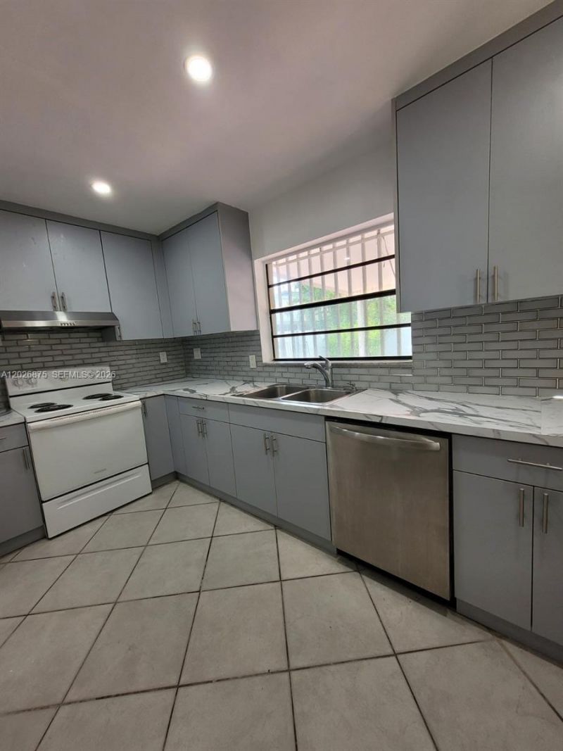 2438 SW 109th Ct , Miami, FL 33165 Photo