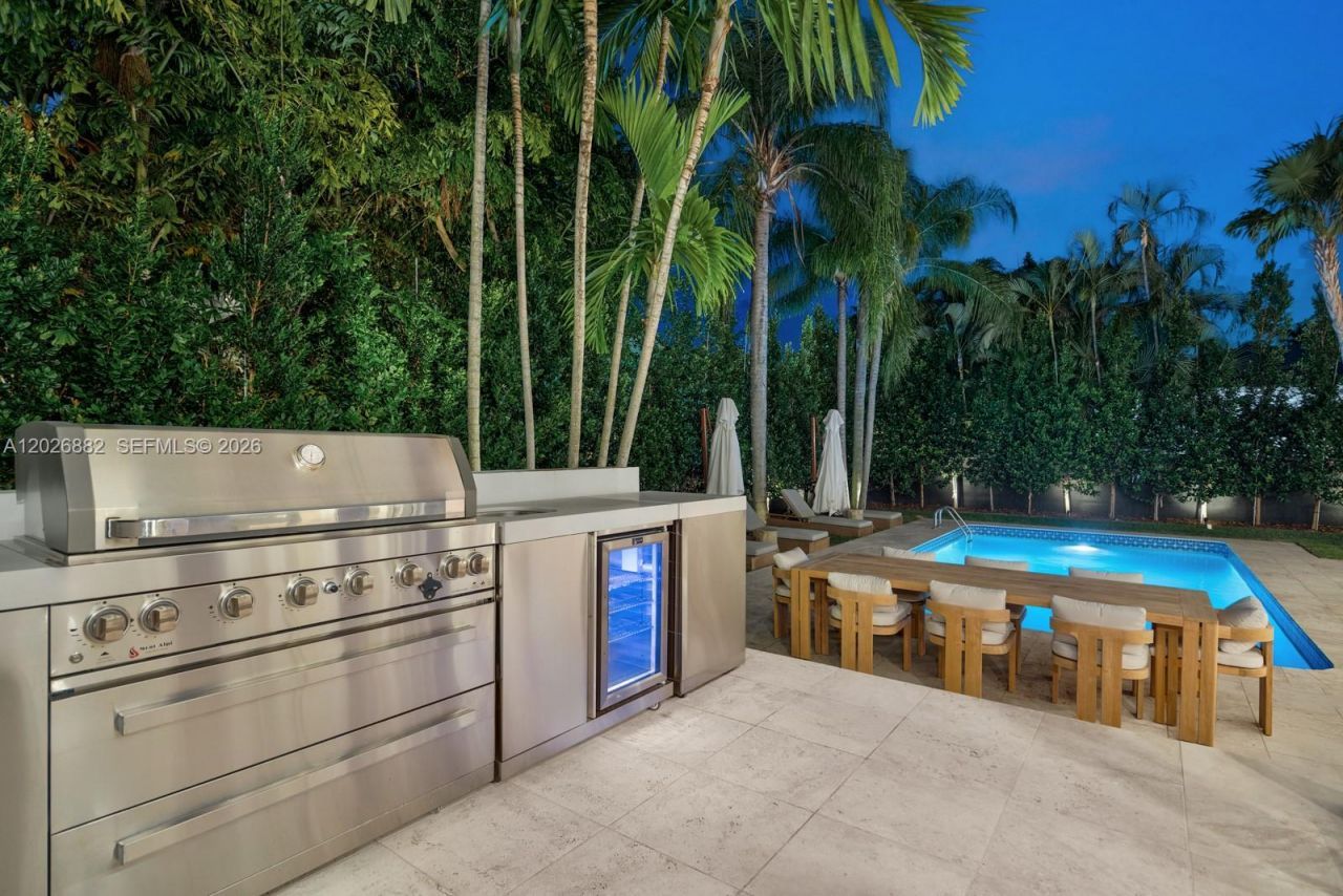 7155 E Lago Dr , Coral Gables, FL 33143 Photo