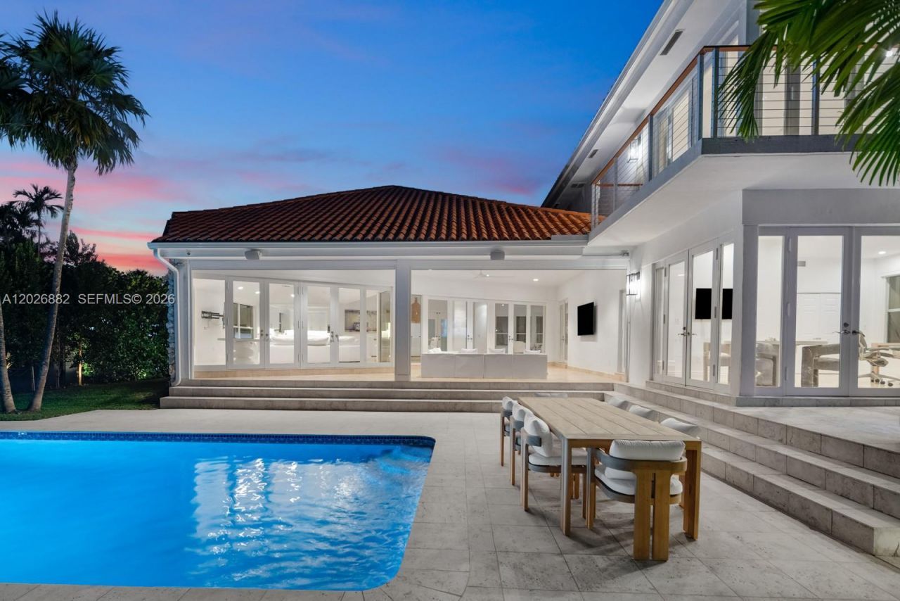 7155 E Lago Dr , Coral Gables, FL 33143 Photo