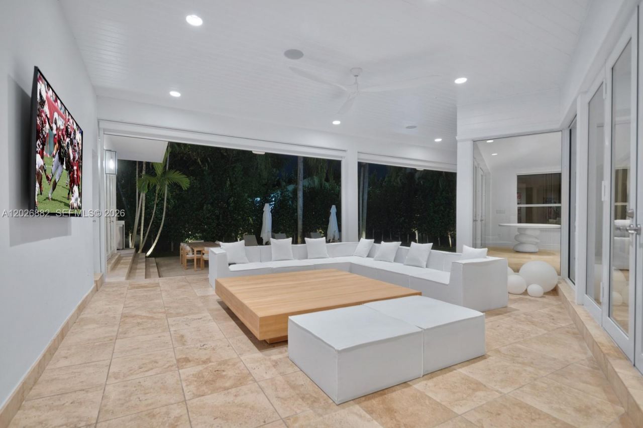 7155 E Lago Dr , Coral Gables, FL 33143 Photo