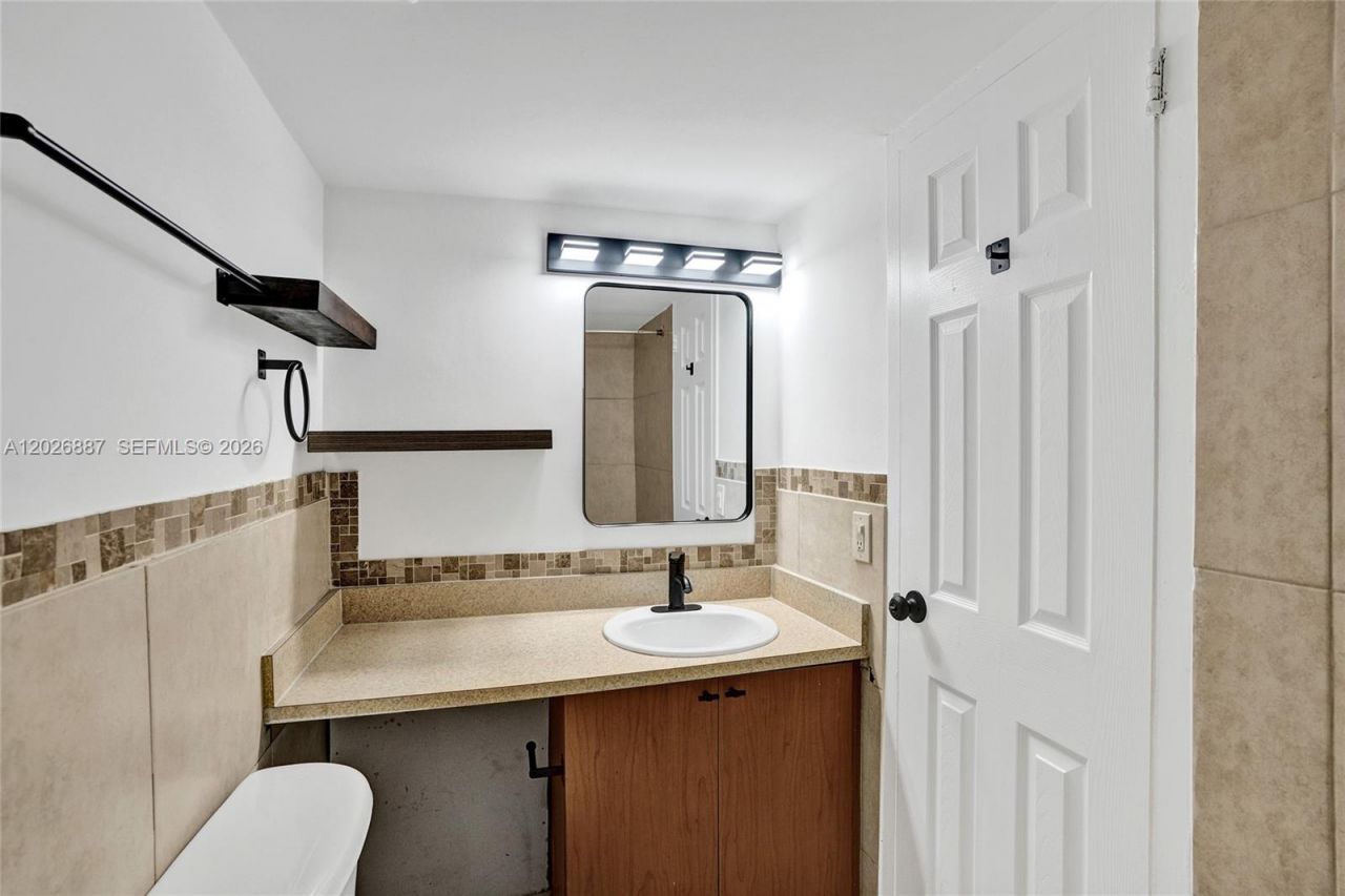1800 Sans Souci Blvd , Unit 435, North Miami, FL 33181 Photo
