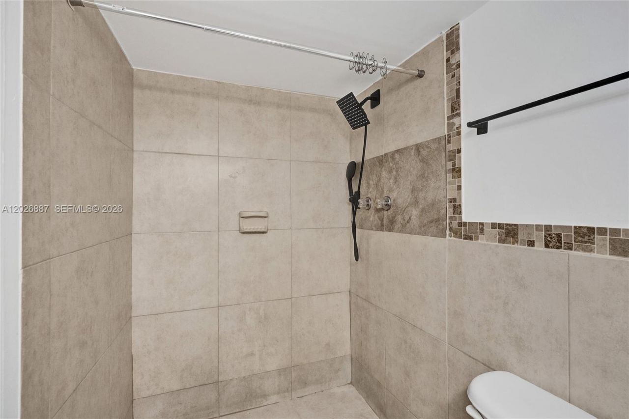 1800 Sans Souci Blvd , Unit 435, North Miami, FL 33181 Photo