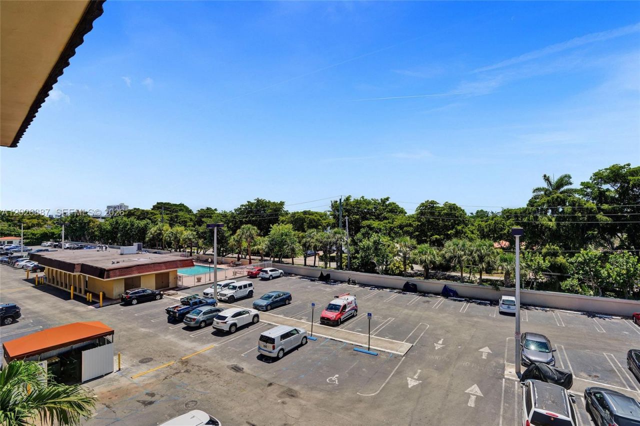 1800 Sans Souci Blvd , Unit 435, North Miami, FL 33181 Photo