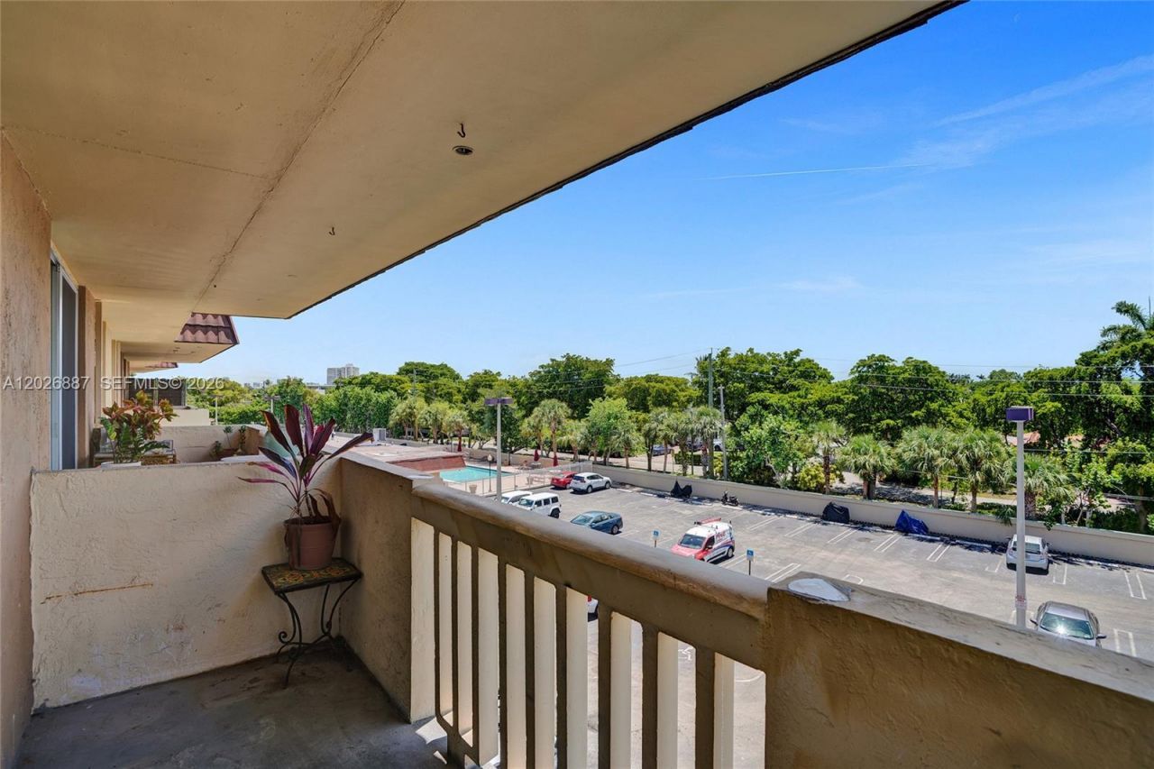 1800 Sans Souci Blvd , Unit 435, North Miami, FL 33181 Photo