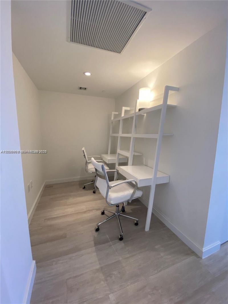 55 SW 9th St , Unit 3001, Miami, FL 33130 Photo