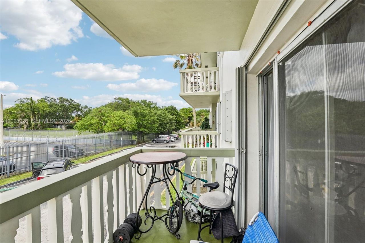 15225 NE 6th Ave, Unit B208, Miami, FL 33162 Photo