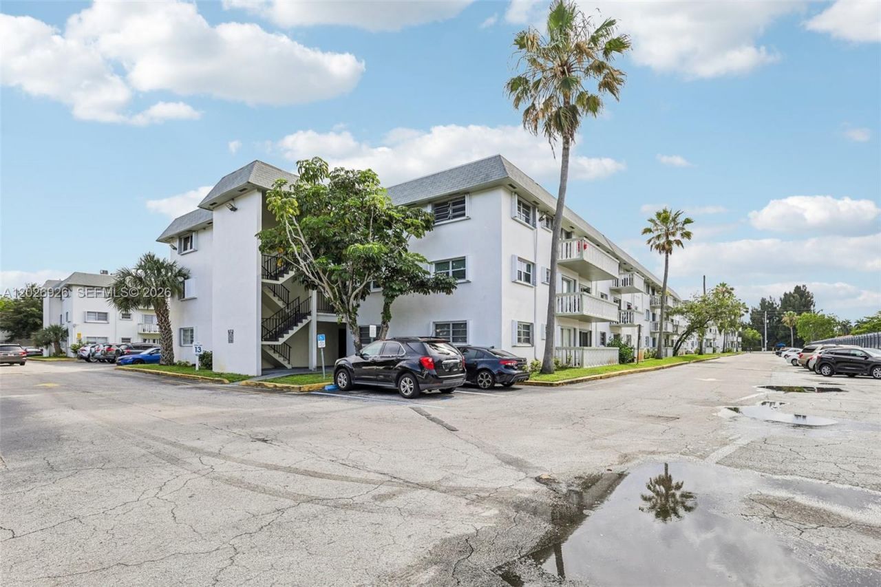 15225 NE 6th Ave, Unit B208, Miami, FL 33162 Photo