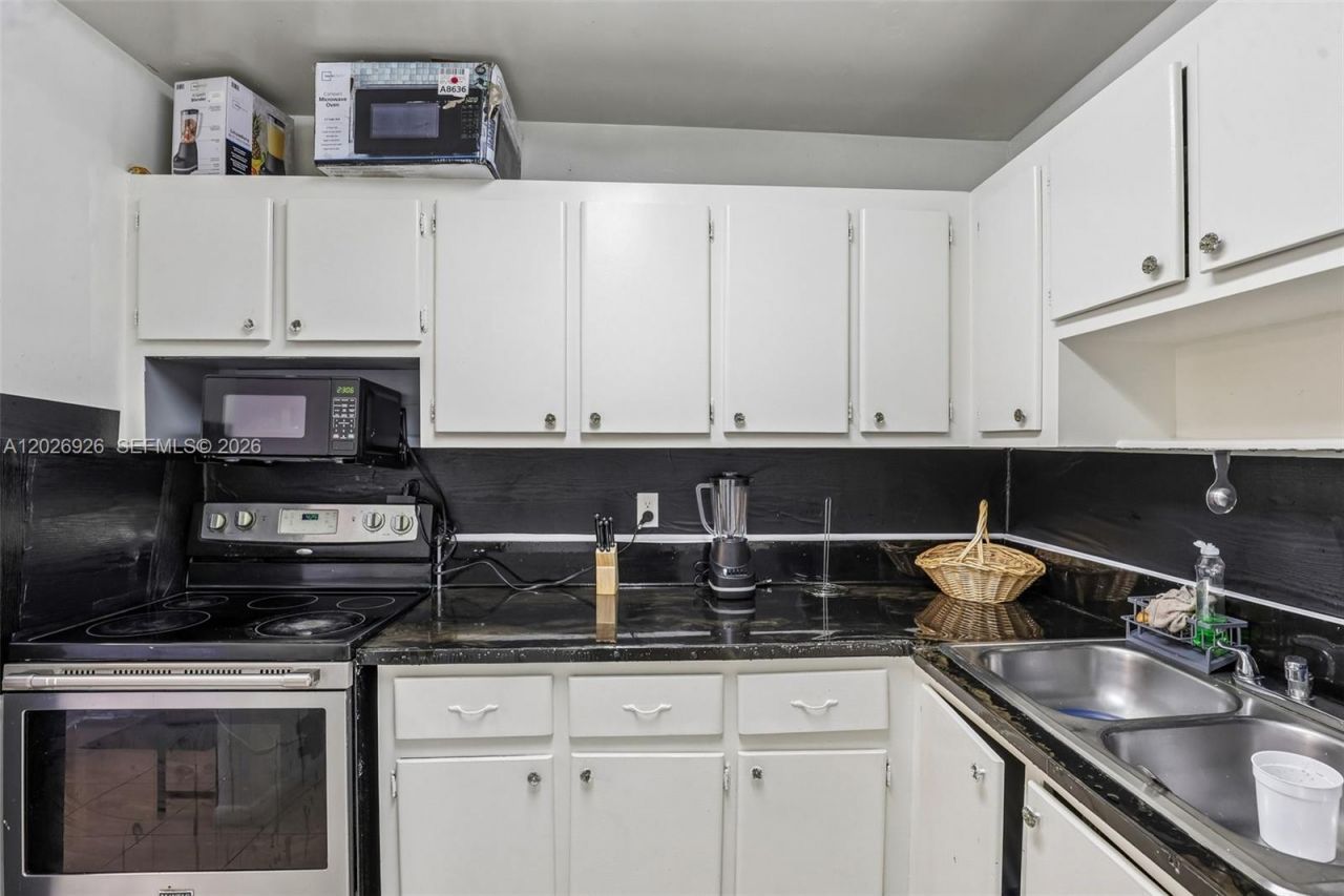15225 NE 6th Ave, Unit B208, Miami, FL 33162 Photo