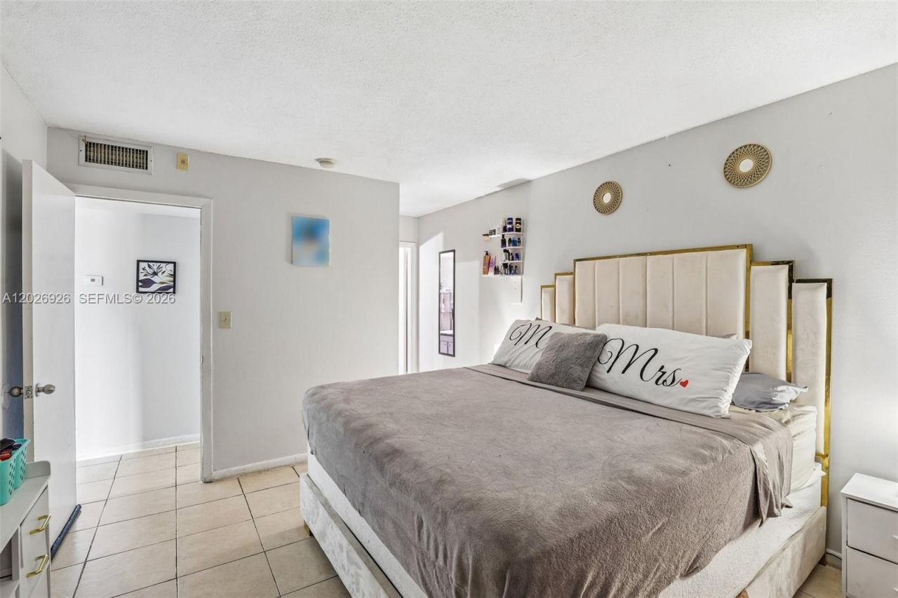 15225 NE 6th Ave, Unit B208, Miami, FL 33162 Photo