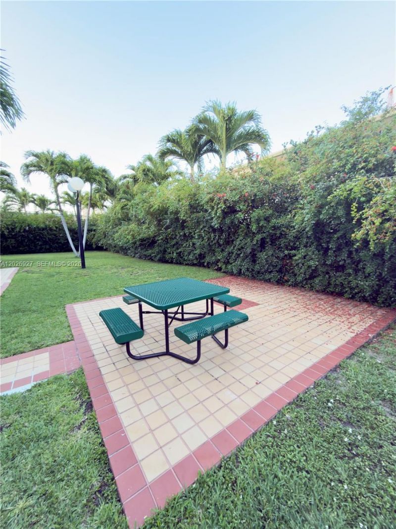 1035 94th St, Unit 3, Bay Harbor Islands, FL 33154 Photo