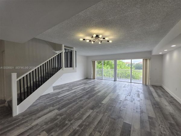 10003 NW 9th St Cir, Unit 2, Miami, FL 33172