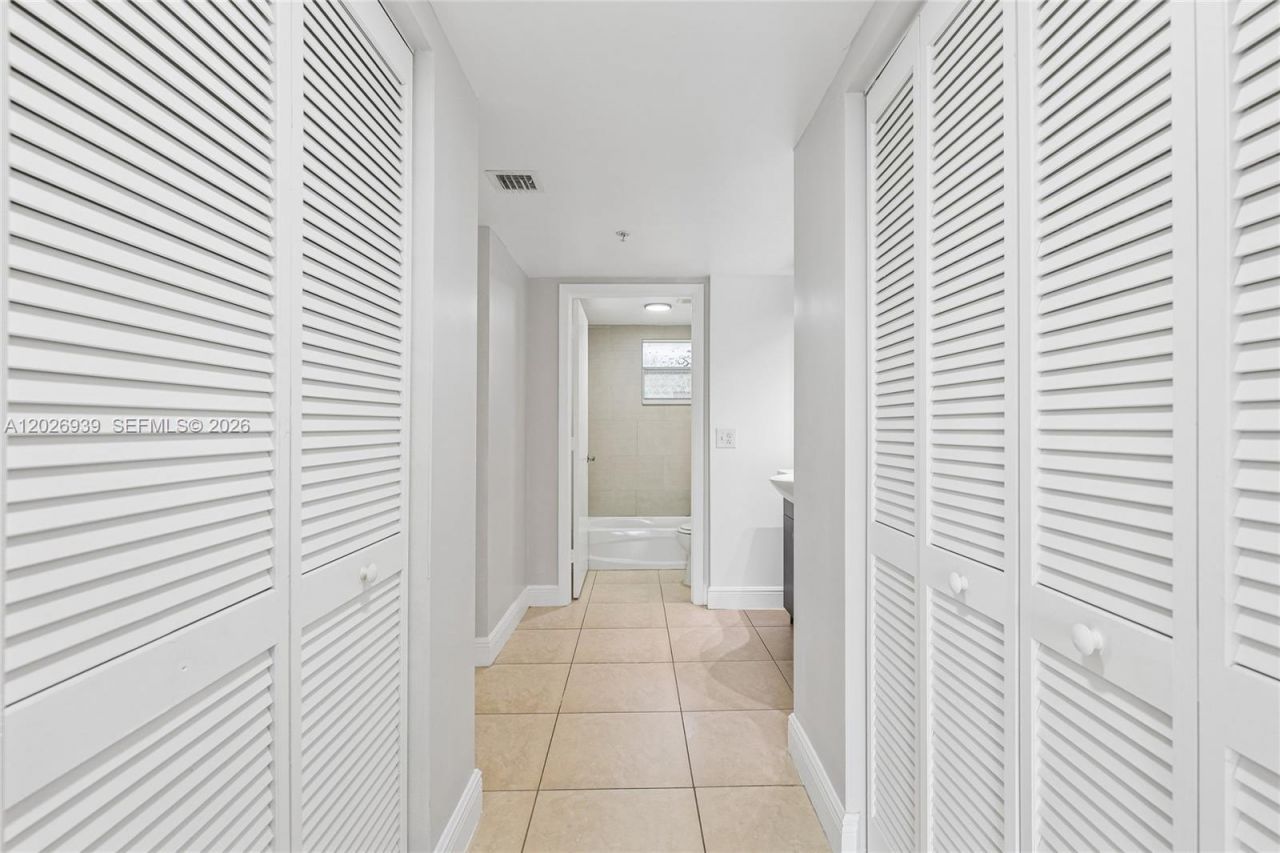 4147 Stirling Rd , Unit 504, Dania Beach, FL 33314 Photo