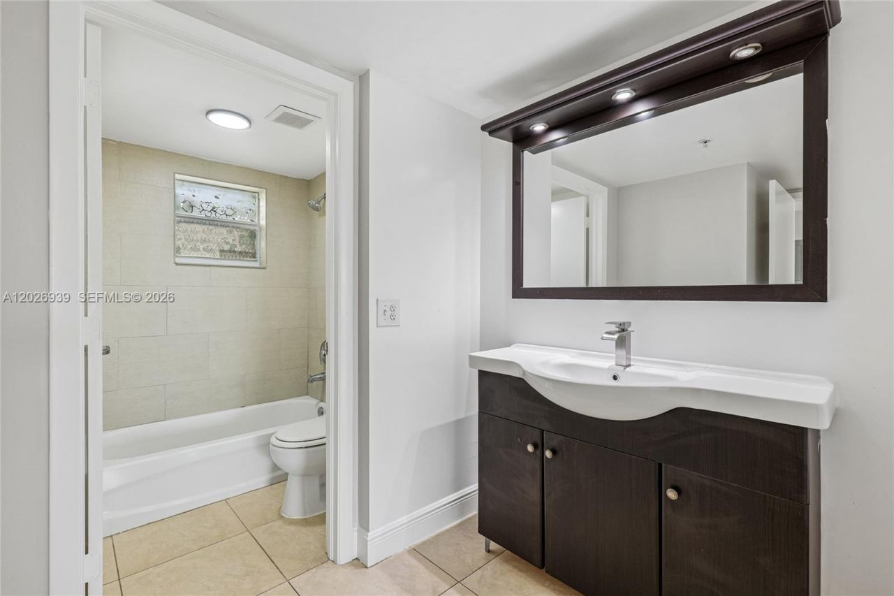 4147 Stirling Rd , Unit 504, Dania Beach, FL 33314 Photo