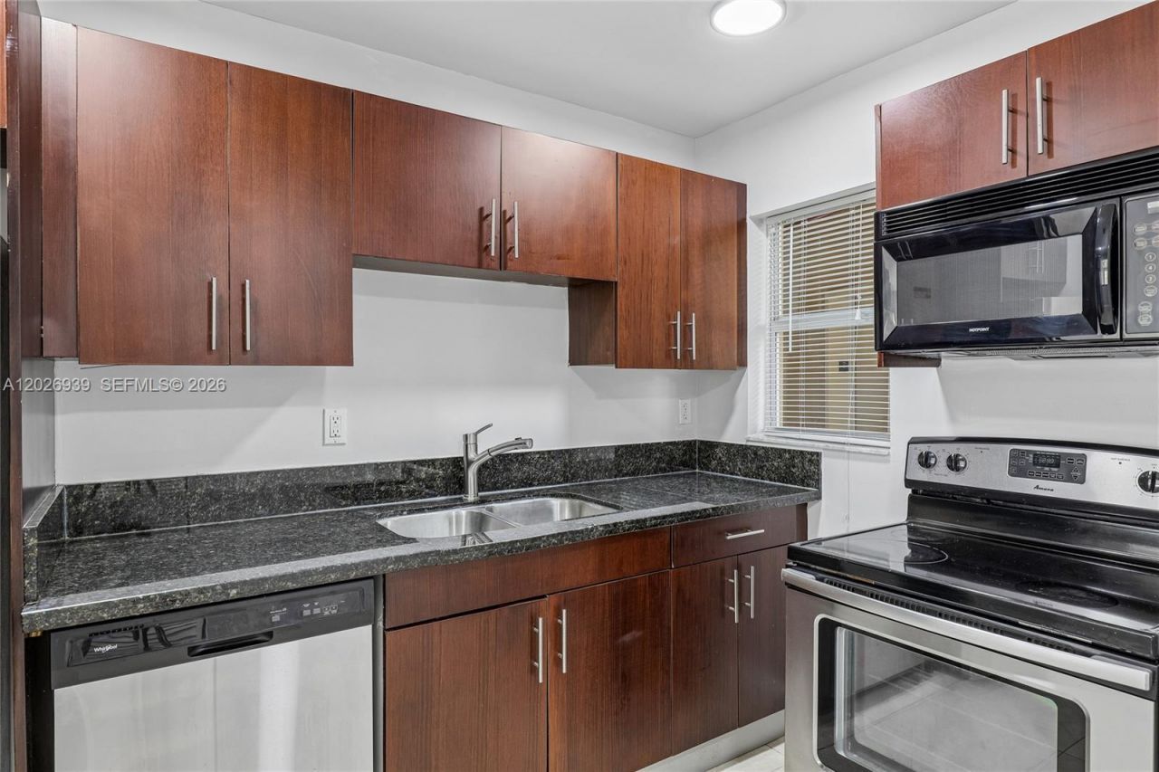 4147 Stirling Rd , Unit 504, Dania Beach, FL 33314 Photo