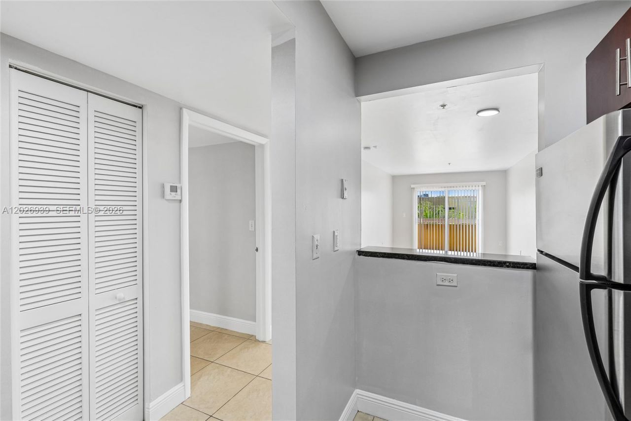 4147 Stirling Rd , Unit 504, Dania Beach, FL 33314 Photo