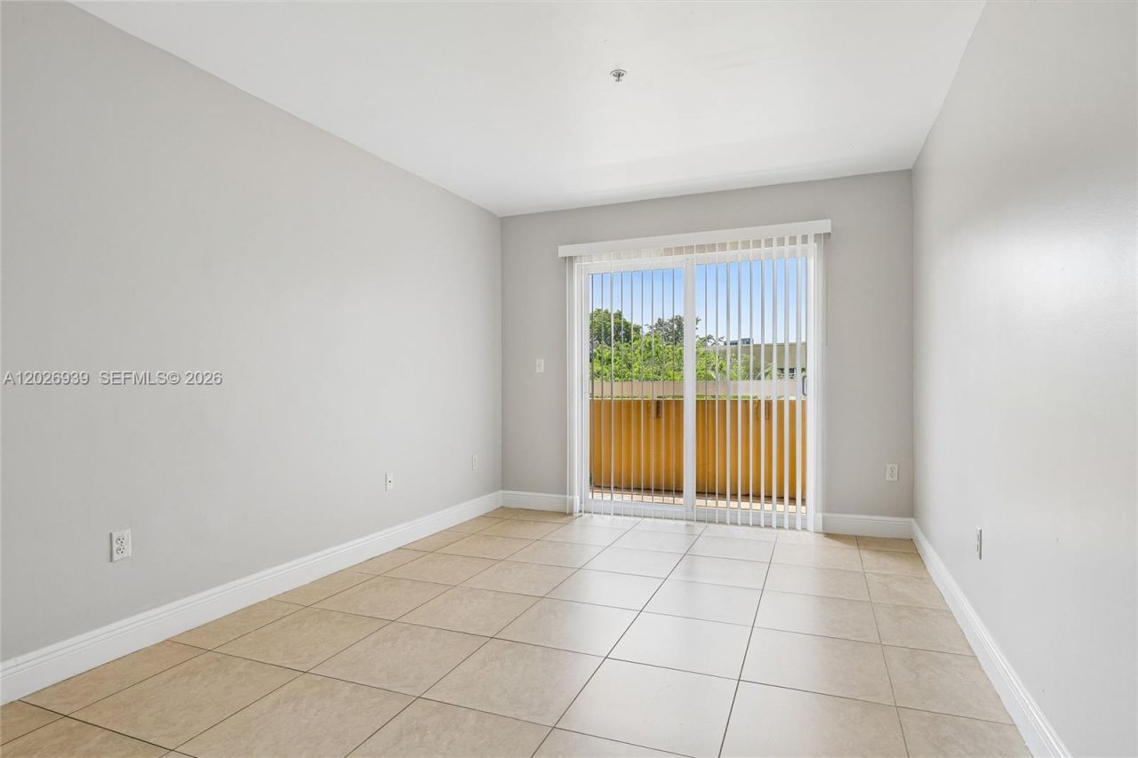 4147 Stirling Rd , Unit 504, Dania Beach, FL 33314 Photo