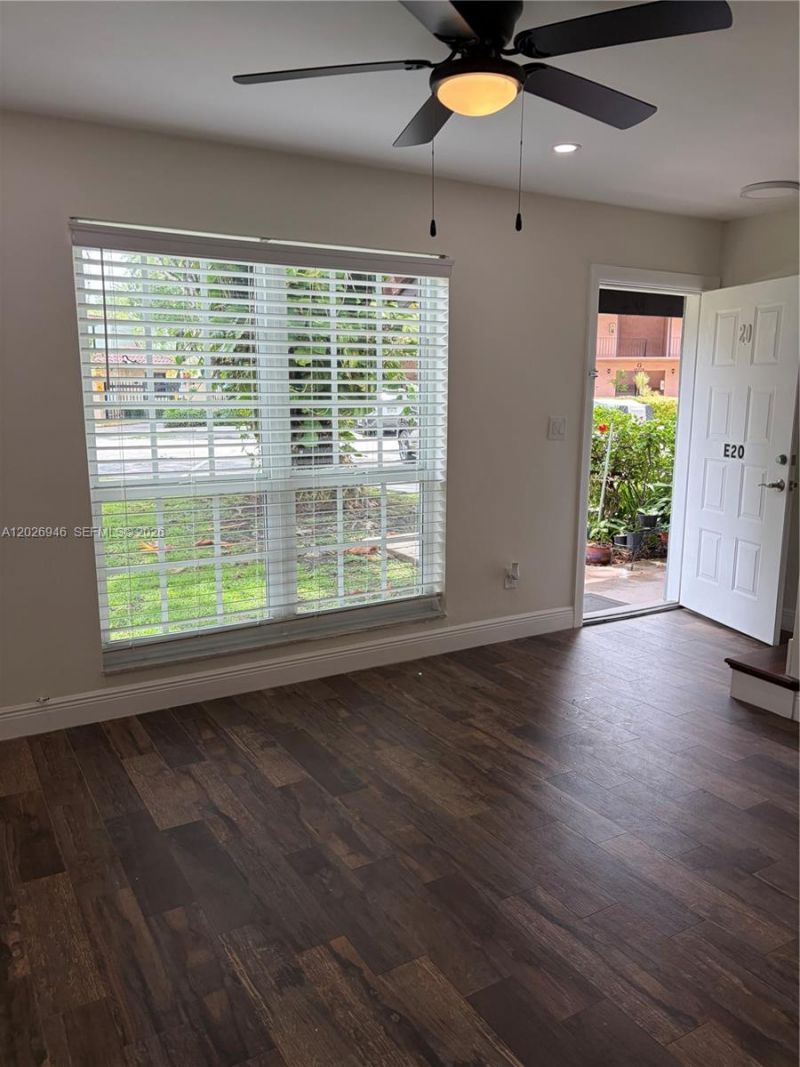 10778 N Kendall Dr , Unit E20, Miami, FL 33176 Photo