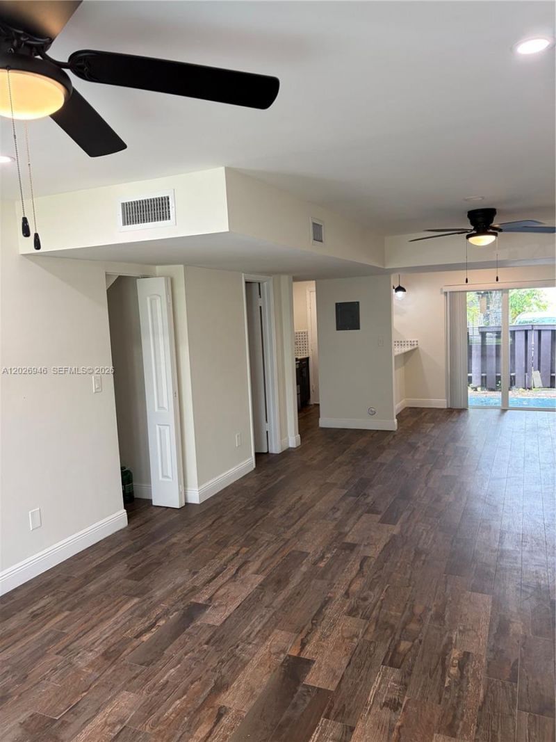 10778 N Kendall Dr , Unit E20, Miami, FL 33176 Photo