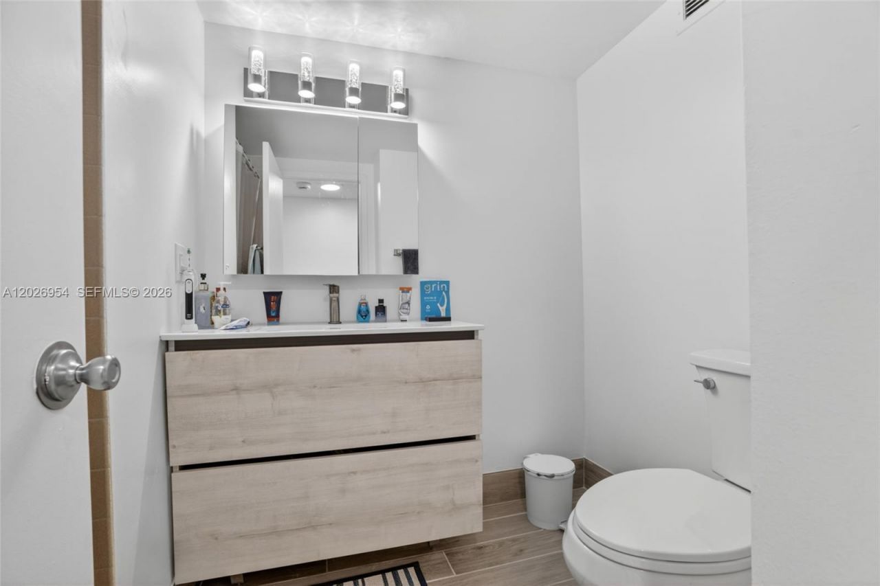 2500 Parkview Dr , Unit 1717, Hallandale Beach, FL 33009 Photo
