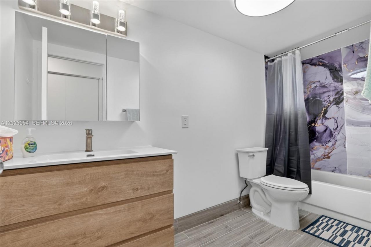2500 Parkview Dr , Unit 1717, Hallandale Beach, FL 33009 Photo
