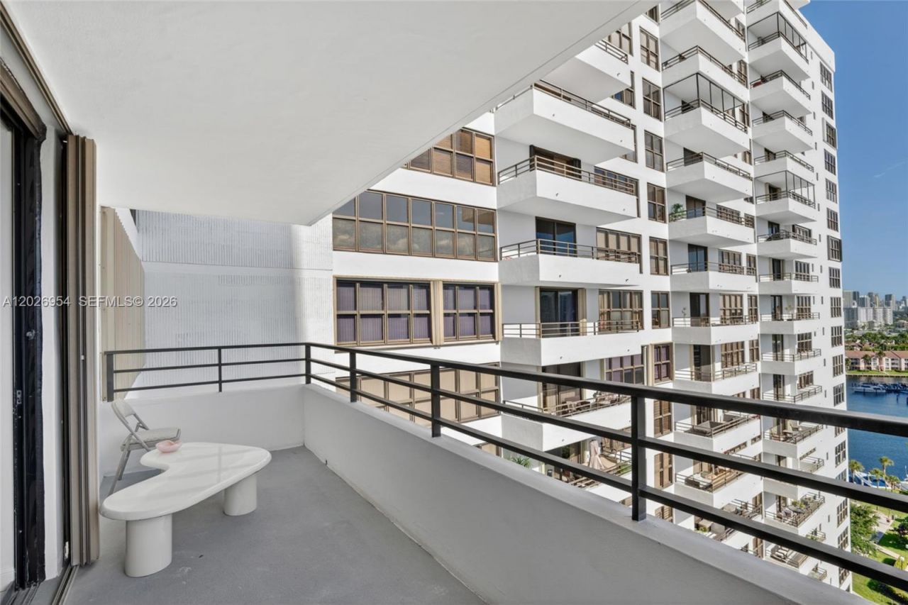 2500 Parkview Dr , Unit 1717, Hallandale Beach, FL 33009 Photo