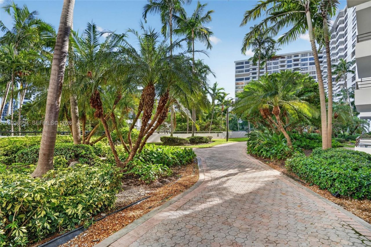 2500 Parkview Dr , Unit 1717, Hallandale Beach, FL 33009 Photo