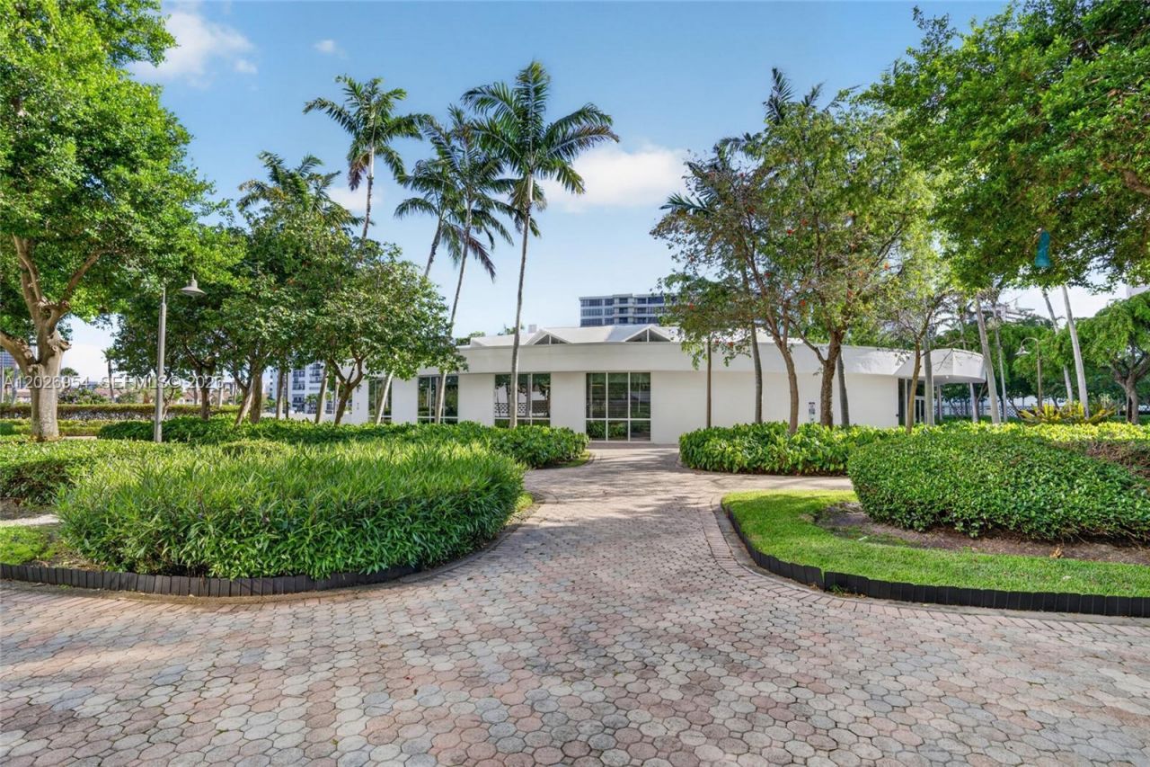 2500 Parkview Dr , Unit 1717, Hallandale Beach, FL 33009 Photo