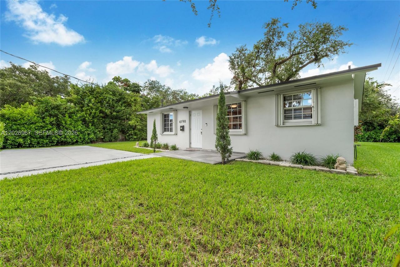 6198 SW 63rd St, South Miami, FL 33143 Photo