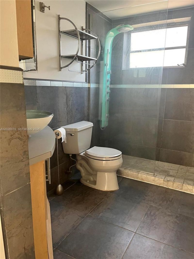 240 Collins Ave , Unit 2B, Miami Beach, FL 33139 Photo