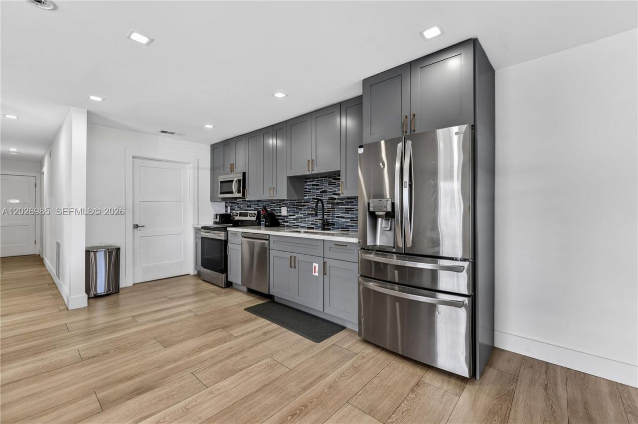 825 SW 14th St , Unit 827, Fort Lauderdale, FL 33315 Photo