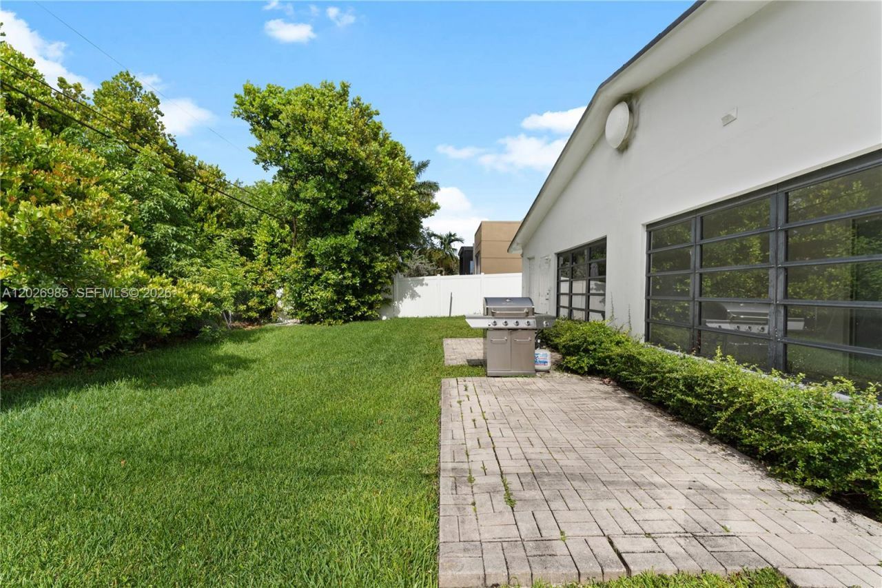 825 SW 14th St , Unit 827, Fort Lauderdale, FL 33315 Photo
