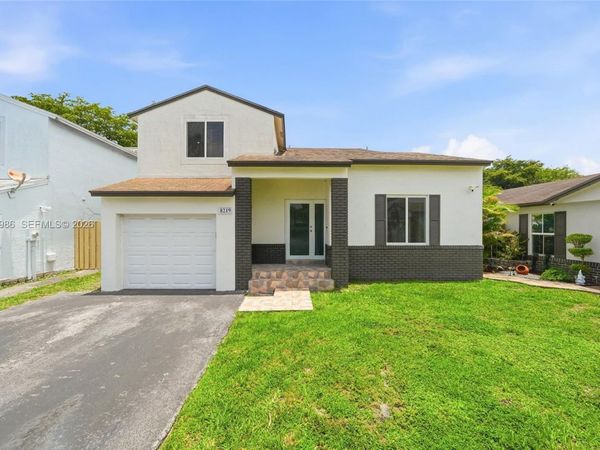 8219 NW 192nd Ter, Hialeah, FL 33015