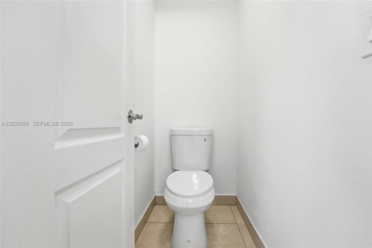 8219 NW 192nd Ter, Hialeah, FL 33015 Photo