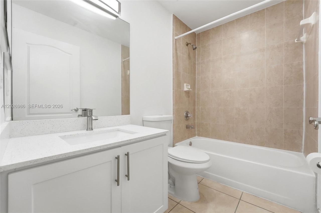 8219 NW 192nd Ter, Hialeah, FL 33015 Photo