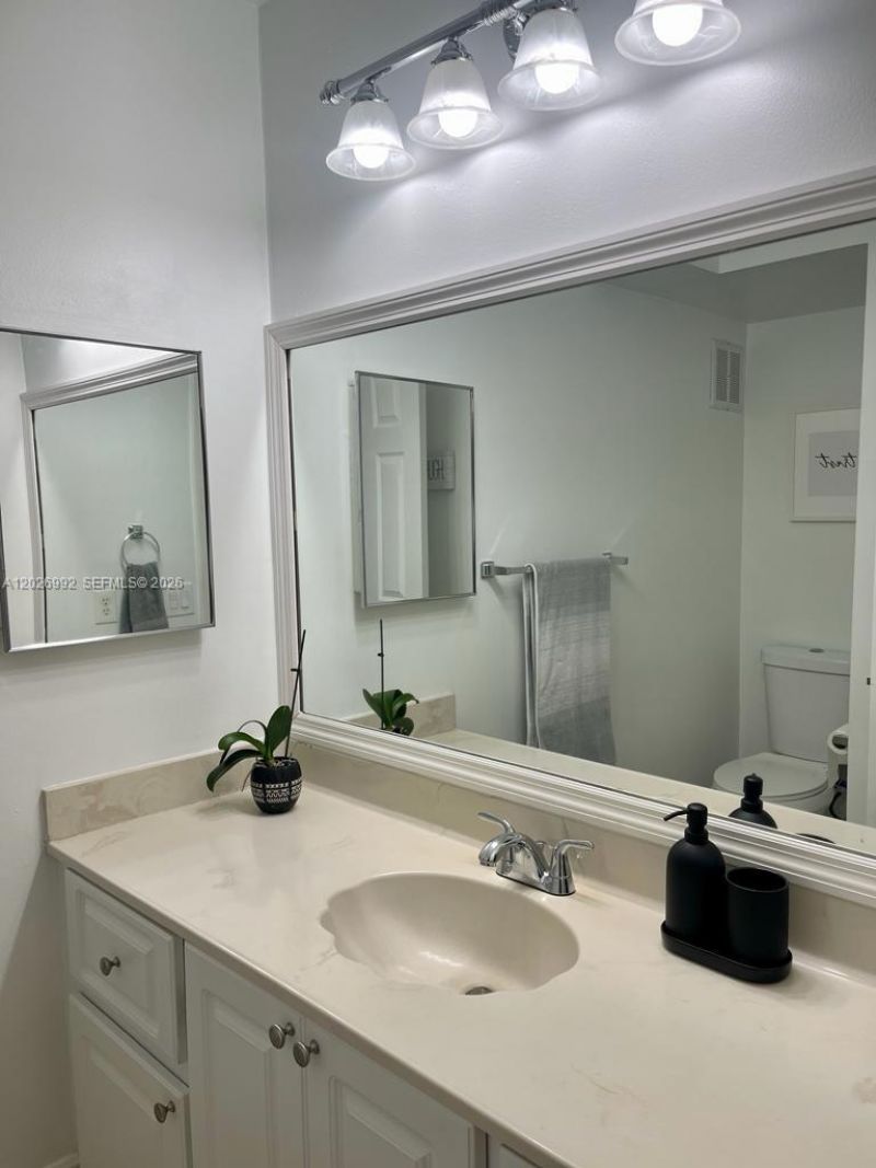 301 Racquet Club Rd , Unit 305, Weston, FL 33326 Photo