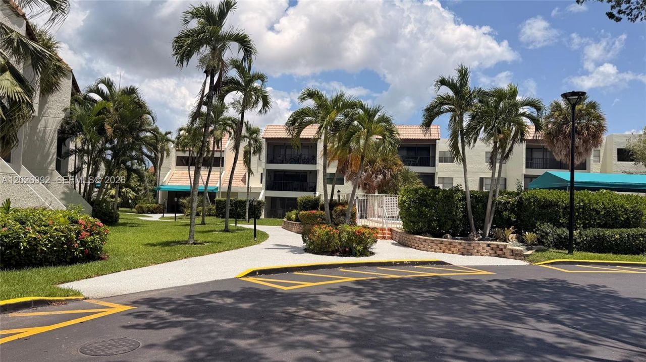 301 Racquet Club Rd, Unit 305, Weston, FL 33326 Photo