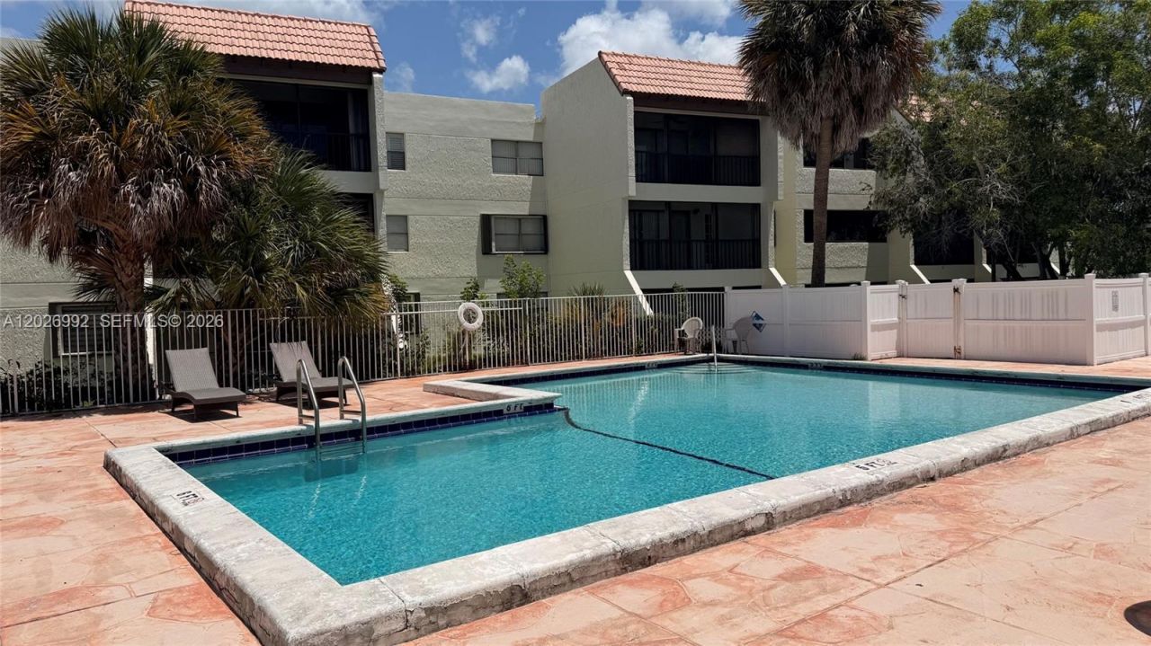 301 Racquet Club Rd, Unit 305, Weston, FL 33326 Photo
