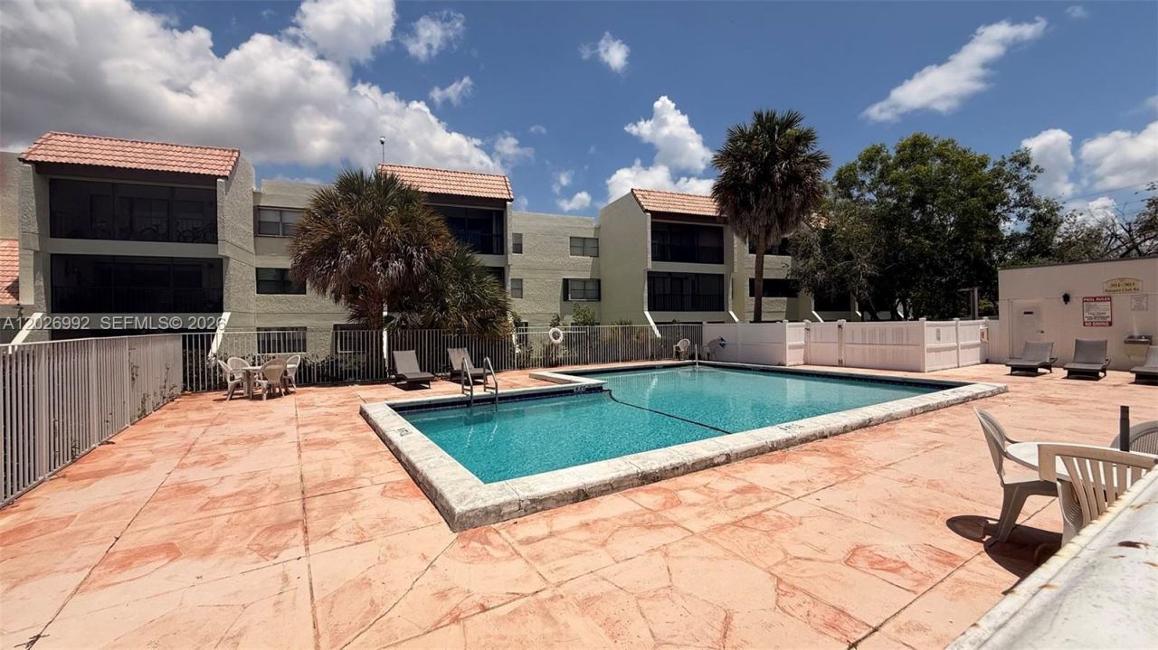 301 Racquet Club Rd, Unit 305, Weston, FL 33326 Photo