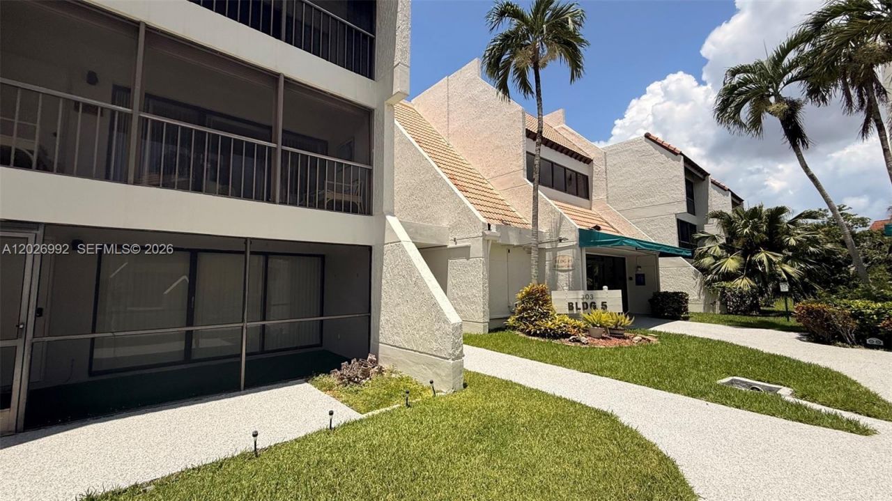 301 Racquet Club Rd, Unit 305, Weston, FL 33326 Photo