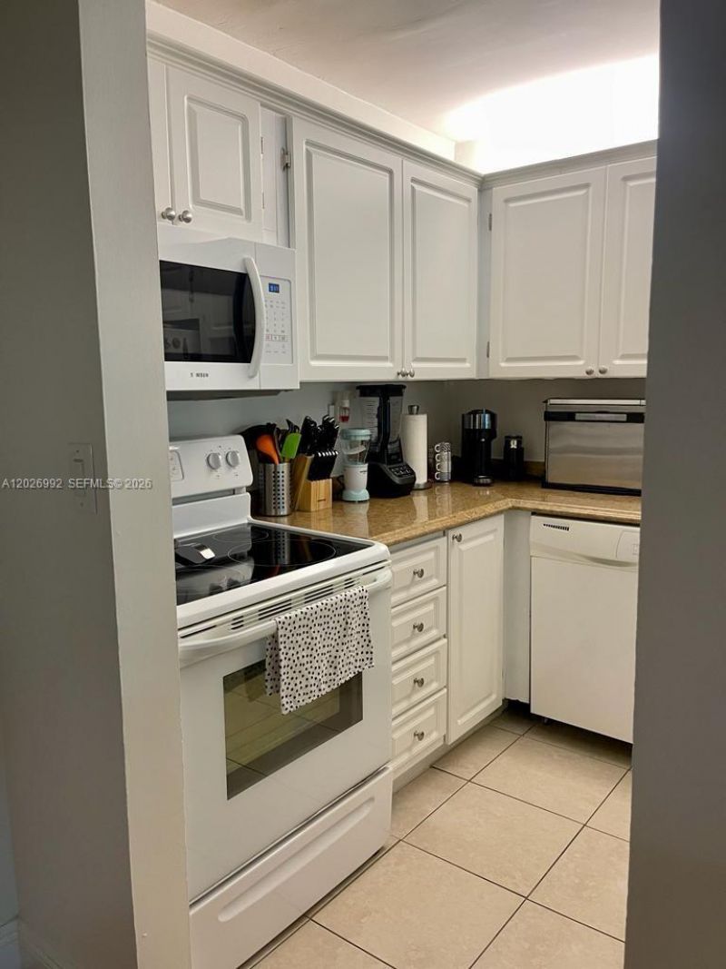 301 Racquet Club Rd , Unit 305, Weston, FL 33326 Photo
