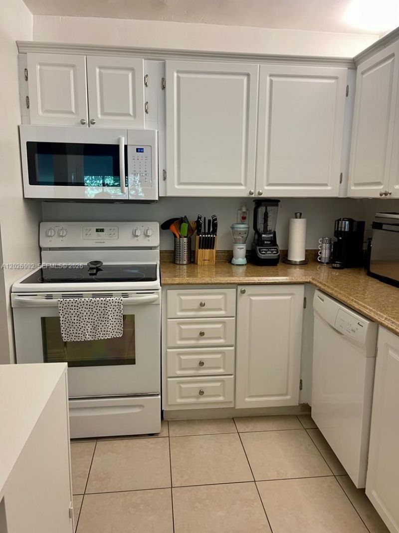 301 Racquet Club Rd , Unit 305, Weston, FL 33326 Photo