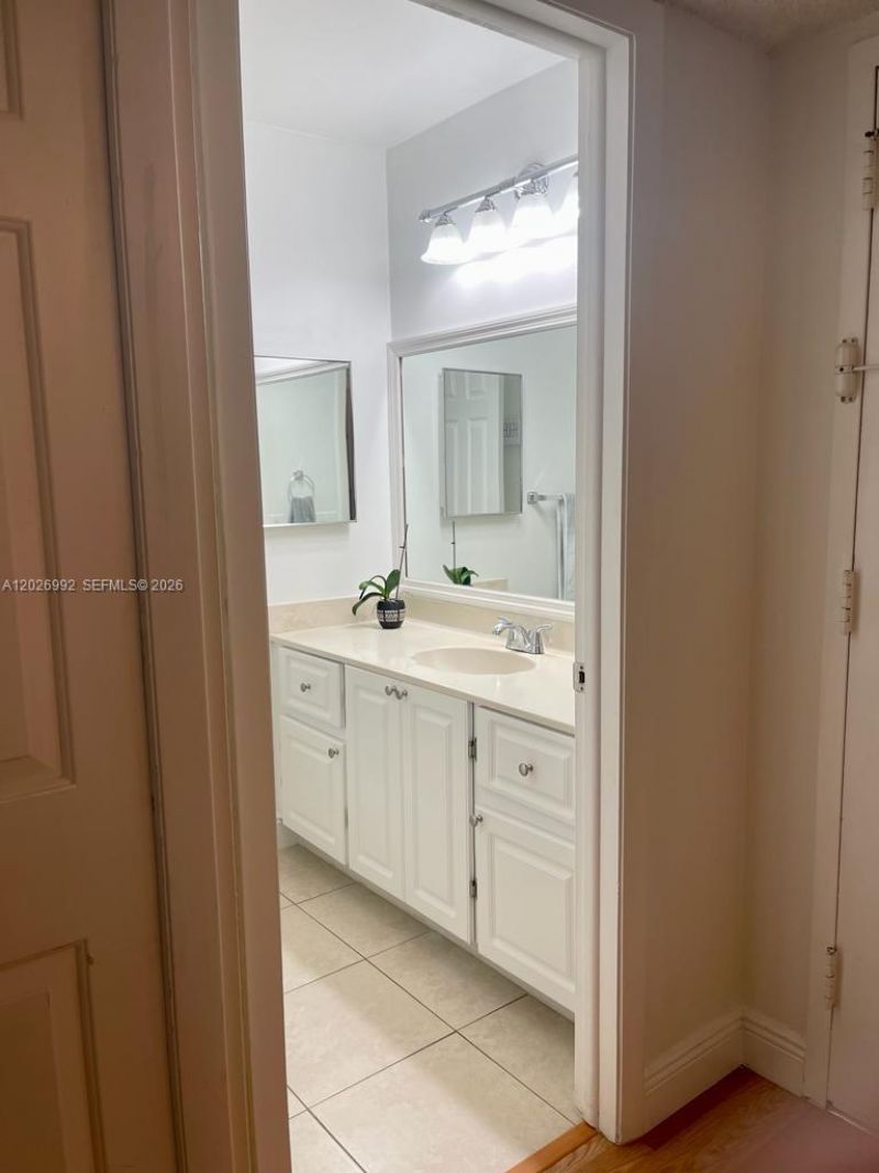 301 Racquet Club Rd , Unit 305, Weston, FL 33326 Photo