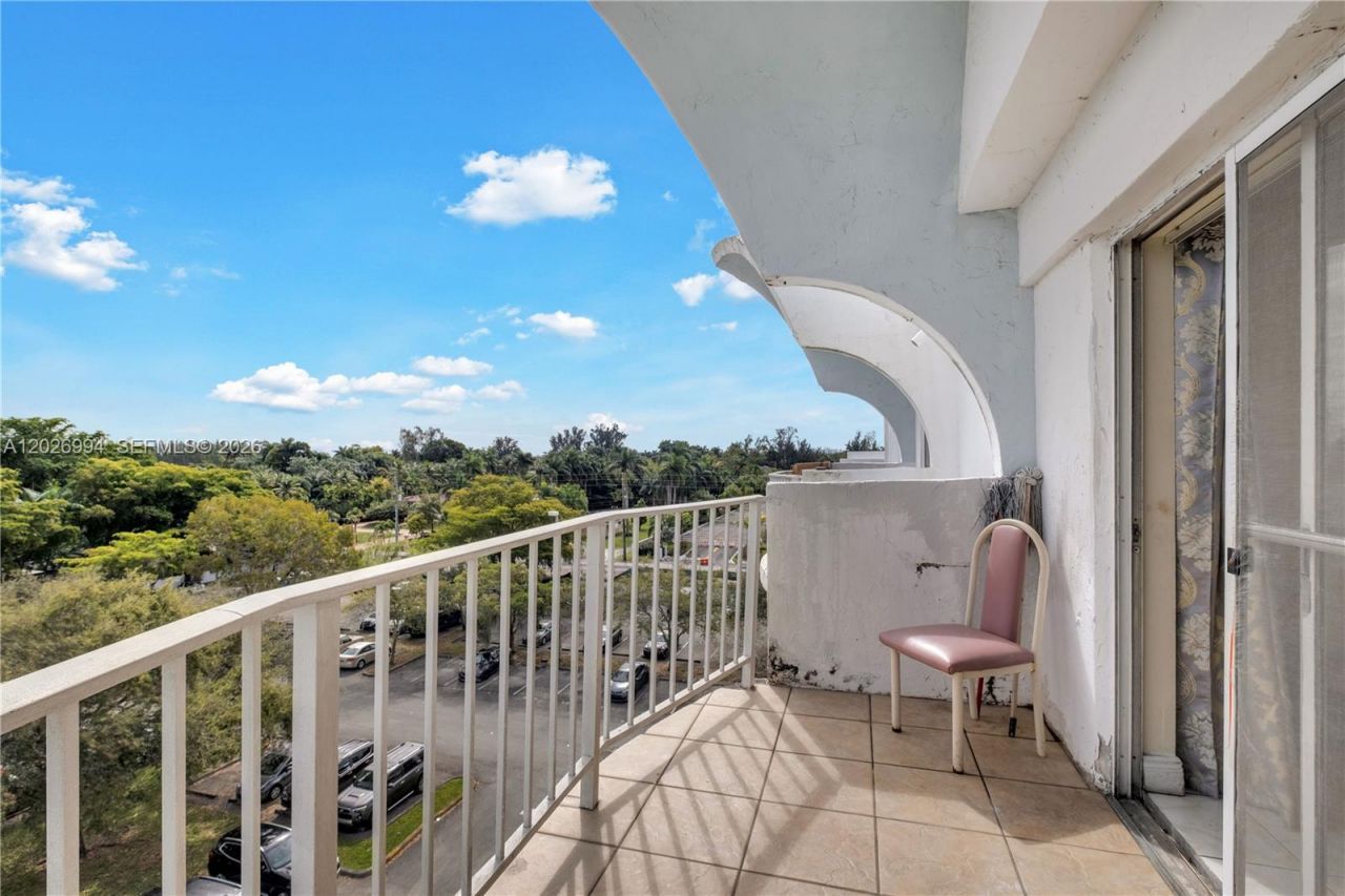 496 NW 165th St Rd , Unit D-616, Miami, FL 33169 Photo