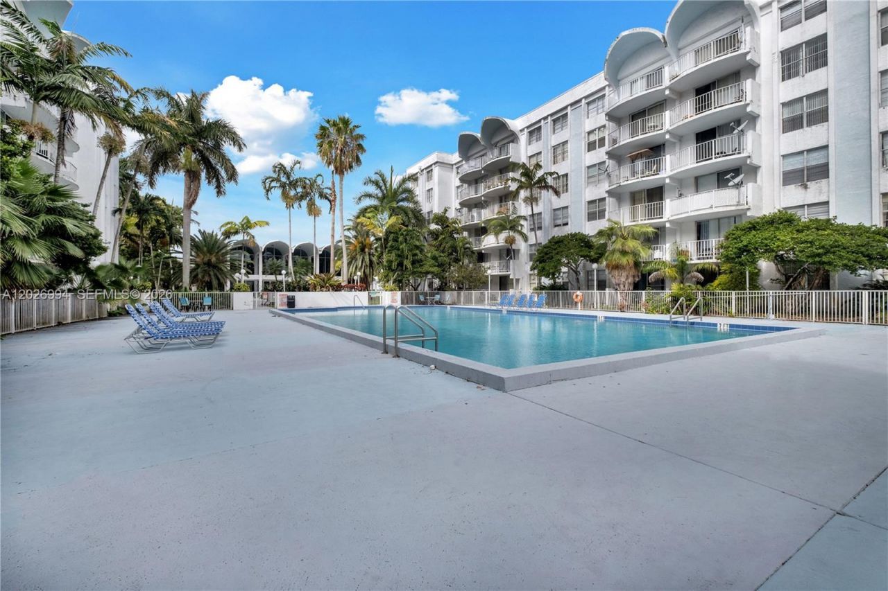 496 NW 165th St Rd , Unit D-616, Miami, FL 33169 Photo