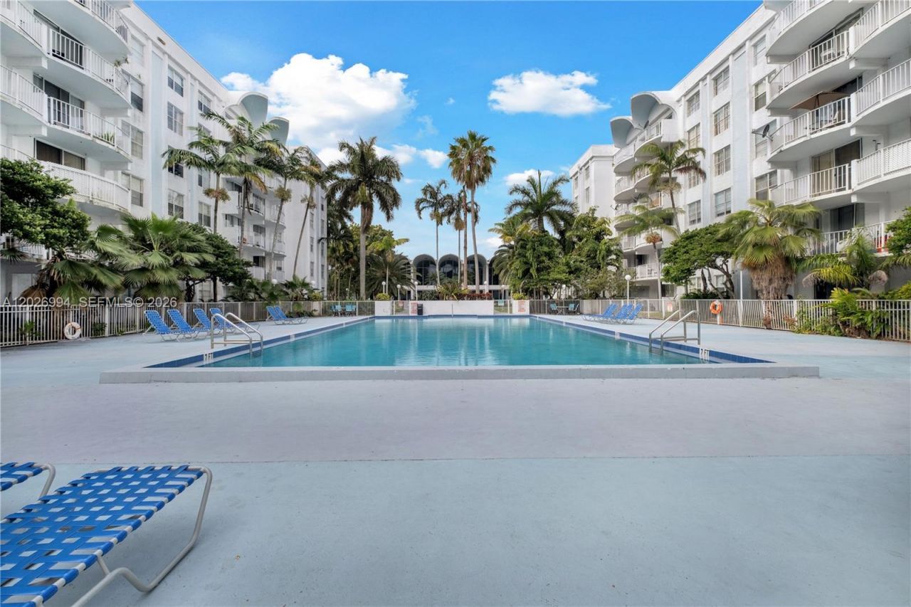 496 NW 165th St Rd , Unit D-616, Miami, FL 33169 Photo