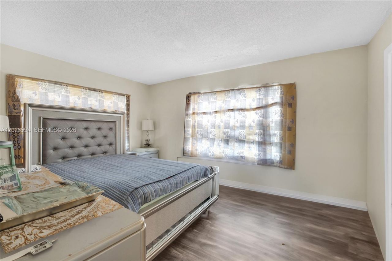 496 NW 165th St Rd , Unit D-616, Miami, FL 33169 Photo