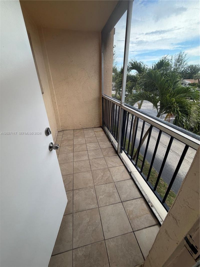 220 SW 9th Ave, Unit 219, Hallandale Beach, FL 33009 Photo